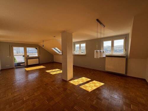 Wohnzimmer - KONZ - Oberemmel - Gepflegte 3 Zimmer Wohnung mit Balkon und Stellplatz