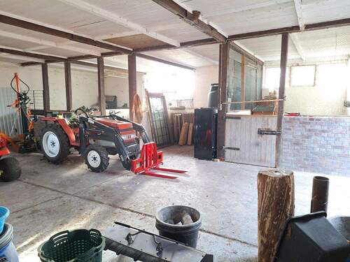 Stall mit 3 Pferdeboxen - 