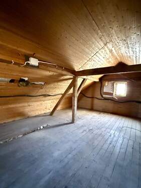 Dachgeschoss mit Ausbaupotential - 