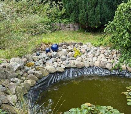 idyllischer Gartenteich, Ansicht I - 