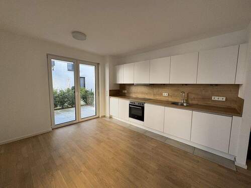 Wohnbereich mit offener Küche - TRIER - nahe Zentrum - Moderne 2 Zimmer Wohnung mit Stellplatz und Terrasse