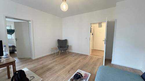 Wohnzimmer.jpg - 3 Zimmer Etagenwohnung in Nürnberg