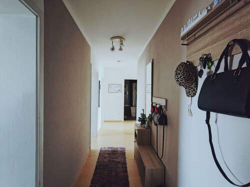 Flur Eingang - 3 Zimmer Mehrfamilienhaus, Wohnhaus in Burghausen