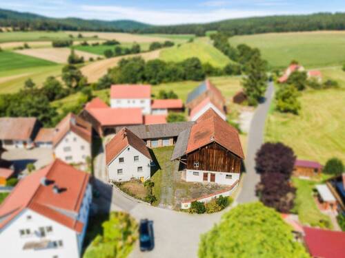 Bild 1 - Charmanter Bauernhof mit Nebengebäuden und Erweiterungsmöglichkeit