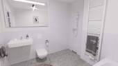Modernes Badezimmer mit bodengleicher Dusche - 