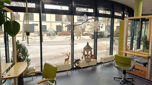 Blick zum Schaufenster innen.jpg - 