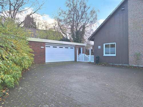 Doppelgarage mit großer Stellfäche - 