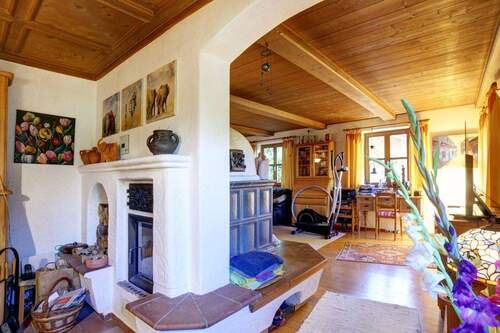 Wohnzimmer (Blick Essbereich) - 6 Zimmer Doppelhaushälfte in Bad Heilbrunn / Oberbuchen