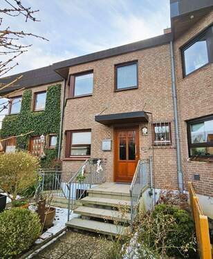 Ansicht - Reihenmittelhaus -zentral und ruhig gelegen-