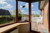 Blick aus dem Anbau auf die Terrasse - 