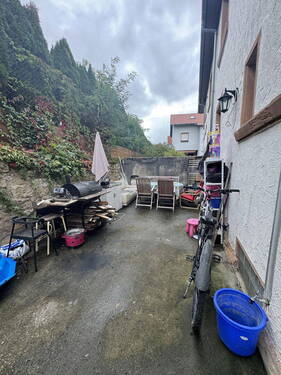 Innenhof - 7 Zimmer Mehrfamilienhaus, Wohnhaus zum Kaufen in Eisenberg