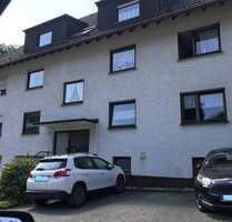 Schöne renovierte 3 Zimmer Wohnung im DG in ruhiger, schöner, grüner Lage mit Balkon und Sellplatz - Altena / Altroggenrahmede