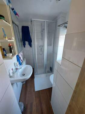 Duschbad in der Wohnung OG, rechts - 