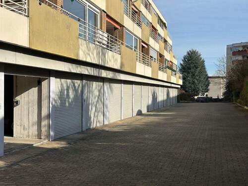 Ansicht Rückseite u. Garage - 