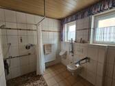 großes Tageslichbad (barrierefrei) - 