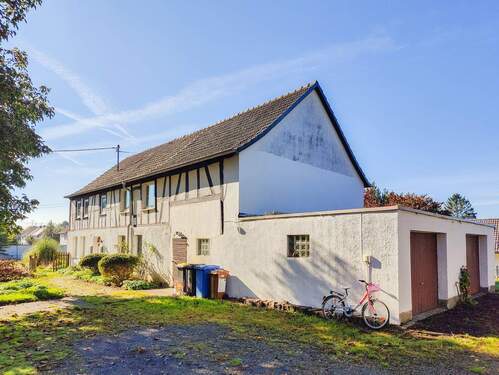 Hausansicht - 7 Zimmer Mehrfamilienhaus, Wohnhaus zum Kaufen in Flammersfeld VG