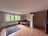 Wohnzimmer und Eingang - 4 Zimmer Etagenwohnung zum Kaufen in Augsburg