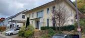 Blick Haus von vorne - Helle hochwertige 3ZKB-Niedrigenergie-Wohnung, ruhig, Waldrand, 7 km b. Trier