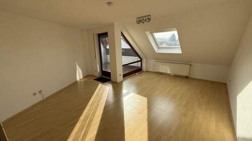 Wohn-Esszimmer - Gemütliche DG-Wohnung mit ausgebauter Bühne