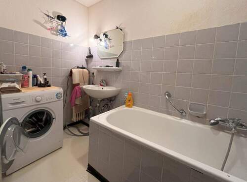 Bad m. Wanne und WM Anschluss - 