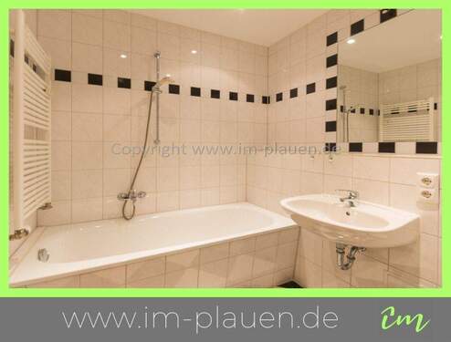 Badezimmer - Balkon - offene Küche - Badewanne - Laminat 