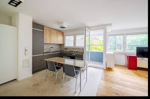 Küche mit Blick zum Balkon - 2 Zimmer Etagenwohnung zum Kaufen in Berlin