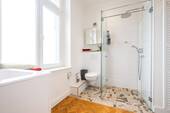 Badezimmer mit Dusche - 