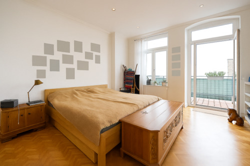 Schlafzimmer mit Balkonzugang - 