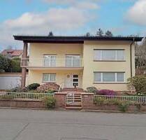 Freistehendes Einfamilienhaus mit großem Garten in ruhiger Sackgassenlage von Neckargemünd