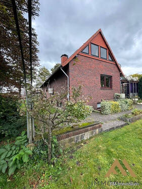 Haus außen - 5 Zimmer Einfamilienhaus zum Kaufen in Oldenburg