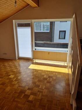 Wohnzimmer mit Balkon - 
