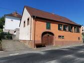 Front - Handwerker aufgepasst! Freistehendes 1FH mit Garten und Garage zu verkaufen