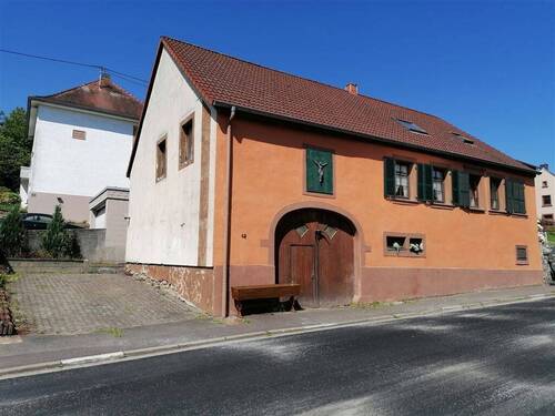 Front - Handwerker aufgepasst! Freistehendes 1FH mit Garten und Garage zu verkaufen