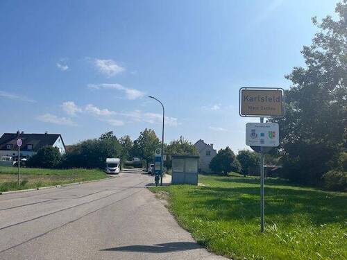 Bushaltestelle.jpg - * Natur pur * ruhiges Wohngebiet * 2-Fam.Haus *