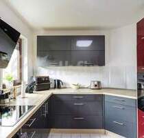 Wohnen wie im Haus: 120 m² mit 2 Garagen und Hobbykeller - Reutlingen Mittelstadt