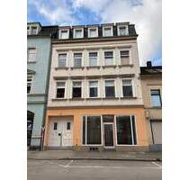 Wohn- und Geschäftshaus mit Nebengebäuden im Zentrum - Riesa Innenstadt