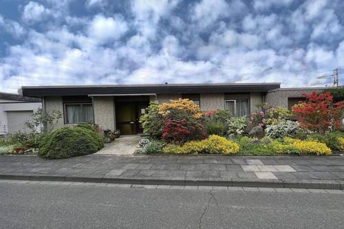 Außenansicht - 9 Zimmer Bungalow zum Kaufen in Leverkusen