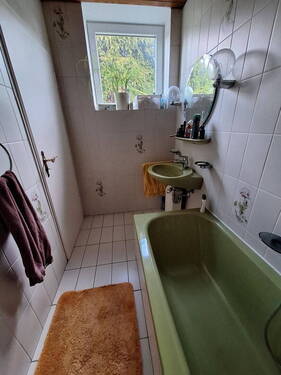 Bad mit Wanne - 