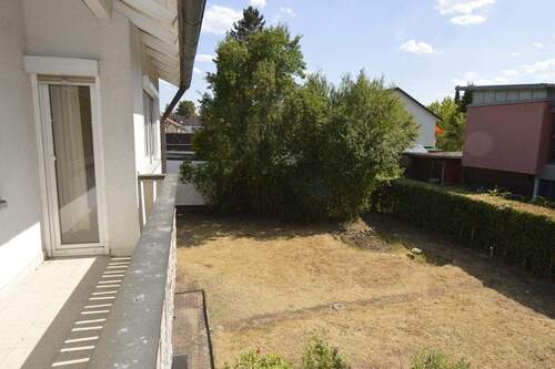 Blick von der Loggia in den Garten - 5 Zimmer Einfamilienhaus in Bayreuth