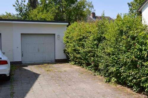 Zufahrt zweite Garage - Einfamilienhaus mit 118,00 m&sup2; in Bayreuth zum Kaufen