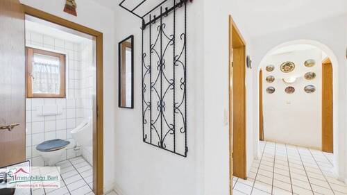 OG - Garderobe und Gäste-WC - 