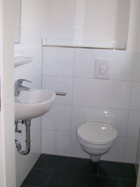 Gäste WC - 4 Zimmer Doppelhaushälfte zum Kaufen in Salzhausen