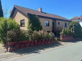 Fassade vordere Seite - ++ EFH Berg mit Wintergarten Teich Garage ++