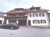 Hausansicht - Wohnhaus mit Garagen - 358.000,00 EUR Kaufpreis, ca.  183,00 m² Wohnfläche