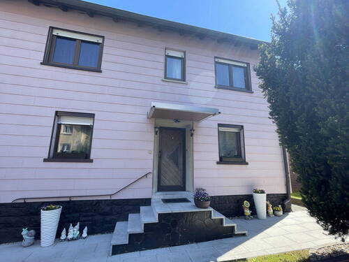 Bild 1 - Eigenstehende Massivhaus in Reichenberg