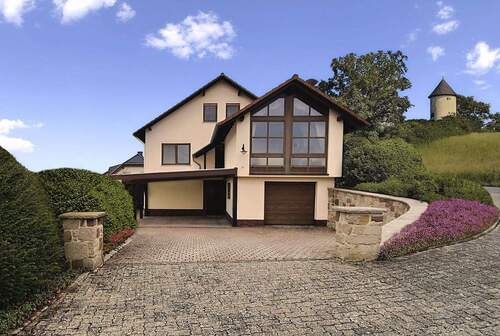 Hofeinfahrt / Eingang UG - 