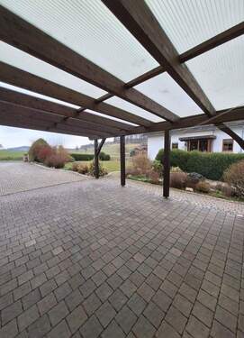 Carport / Blick vom Eingang UG - 