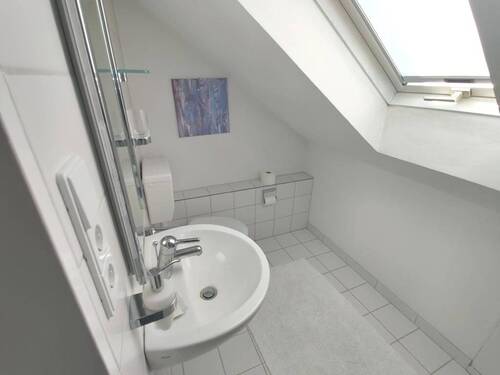 WC u. Waschbecken im DG - 