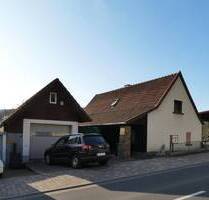 AUMÜLLER-Immobilien - Sympathisches Einfamilienhaus mit großer Garage und sonniger Terrasse - Bad Soden-Salmünster