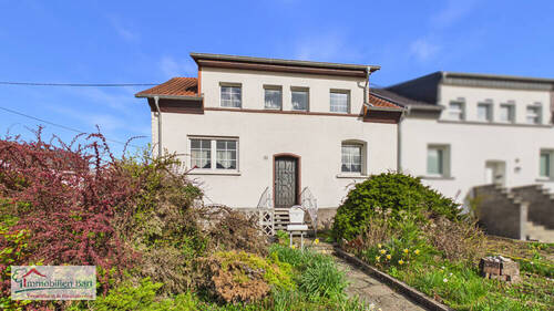 Straßenansicht - GRENZNÄHE LUXEMBURG: WOHNHAUS IN ORSCHOLZ MIT 3 SCHLAFZIMMERN UND WINTERGARTEN SOWIE GARTEN